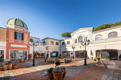 prada borse outlet la reggia|la reggia designer outlet.